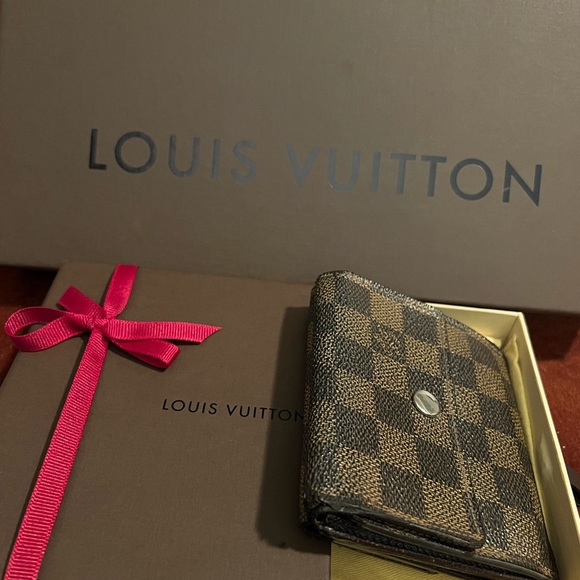 Authentic Louis Vuitton Damier ebene wallet - Picture 14 of 16